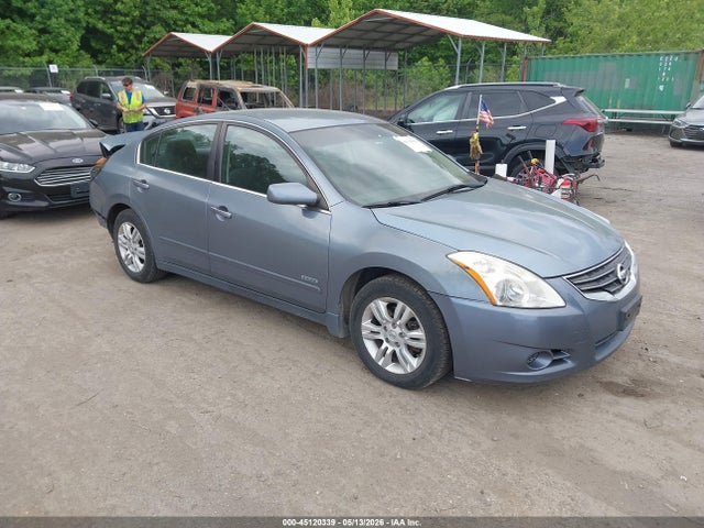 Salvage Nissan Altima Image