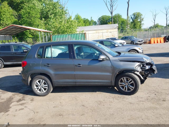 Volkswagen Tiguan S