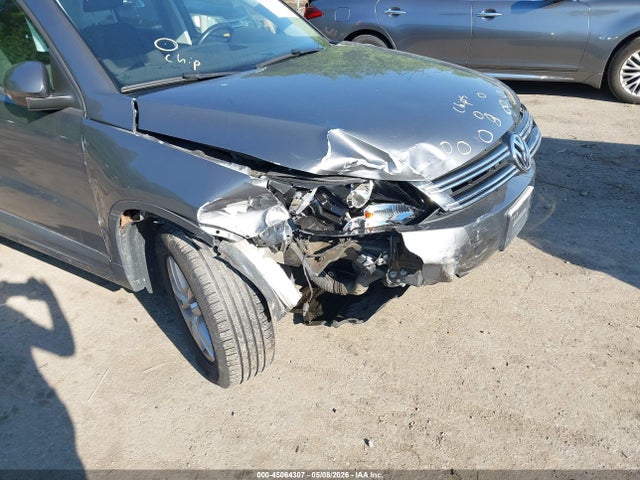 Volkswagen Tiguan S