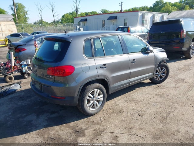 Volkswagen Tiguan S