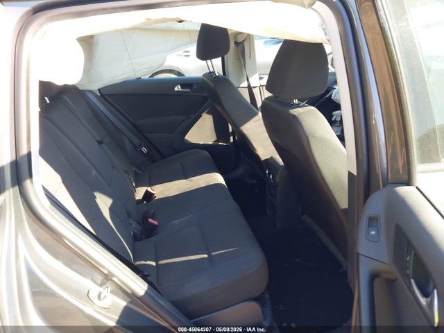 Volkswagen Tiguan S
