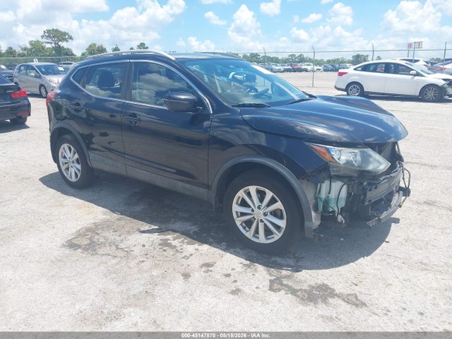 Salvage Nissan Rogue Image