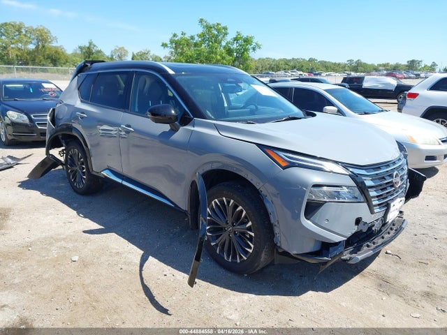 Salvage Nissan Rogue Image