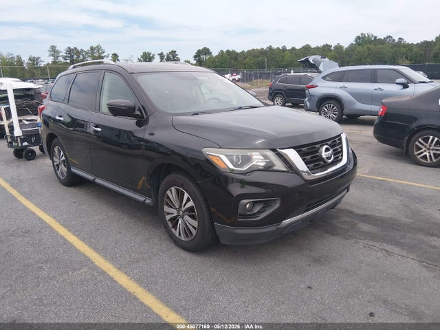 Salvage Nissan Pathfinder Image