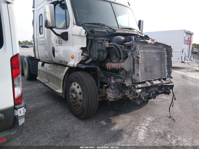 Salvage Freightliner Cascadia 113 Image