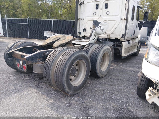 Freightliner Cascadia 113
