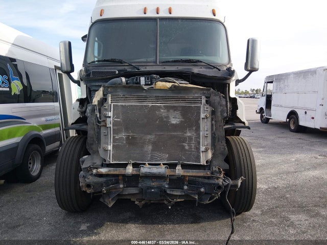 Freightliner Cascadia 113