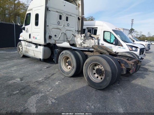 Freightliner Cascadia 113