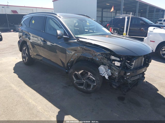 Salvage Hyundai TUCSON Image