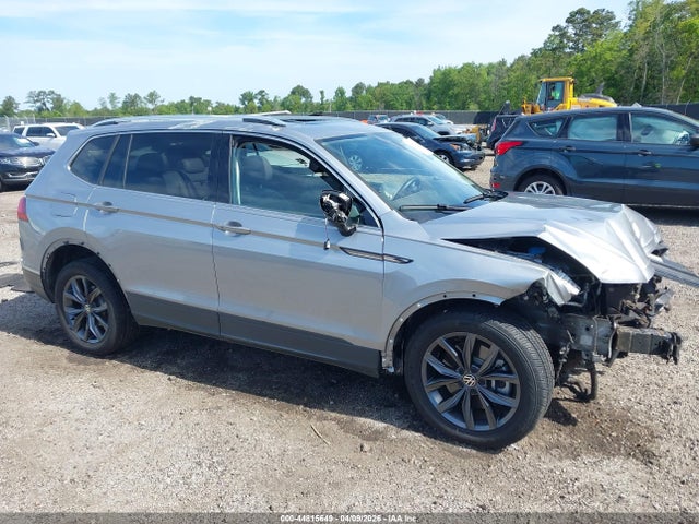 Salvage Volkswagen Tiguan Image