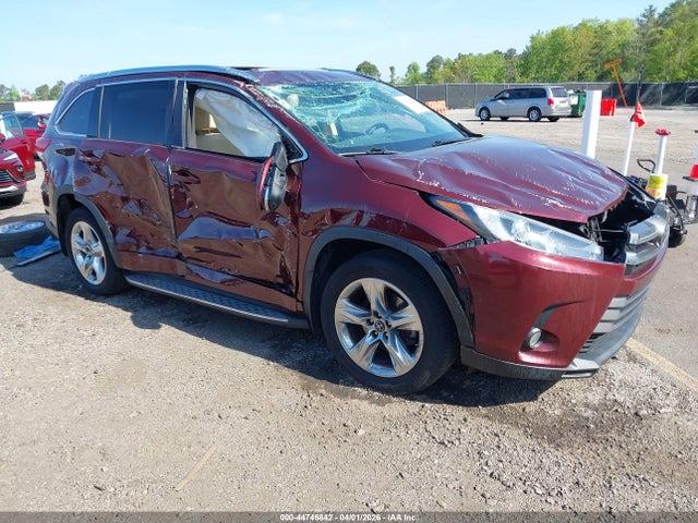 Salvage Toyota Highlander Image