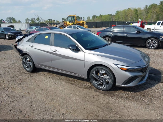 Salvage Hyundai ELANTRA Image