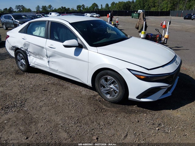 Salvage Hyundai ELANTRA Image
