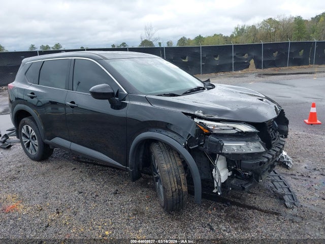 Salvage Nissan Rogue Image