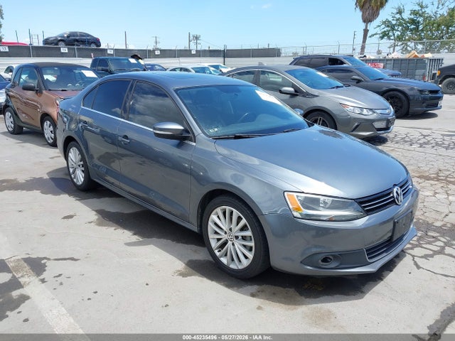Salvage Volkswagen Jetta Image
