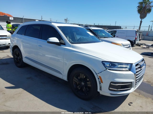 Salvage Audi Q7 Image