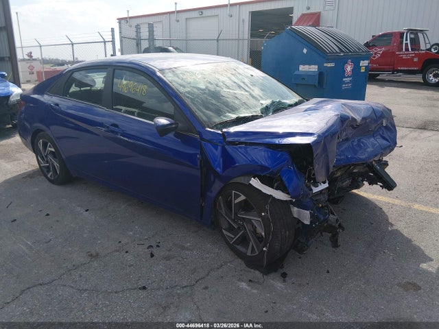 Salvage Hyundai ELANTRA Image
