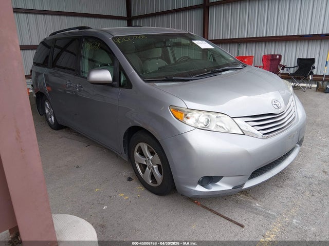 Salvage Toyota Sienna Image