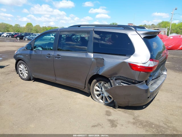 Toyota Sienna Le 7 Passenger