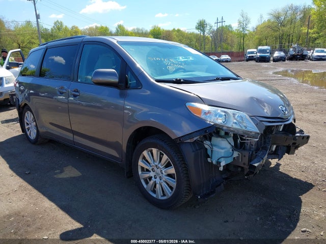 Toyota Sienna Le 7 Passenger