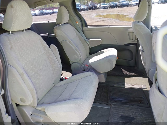 Toyota Sienna Le 7 Passenger
