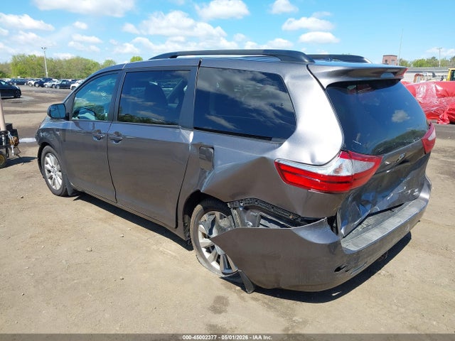 Toyota Sienna Le 7 Passenger
