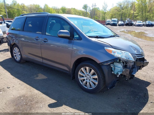 Salvage Toyota Sienna Image