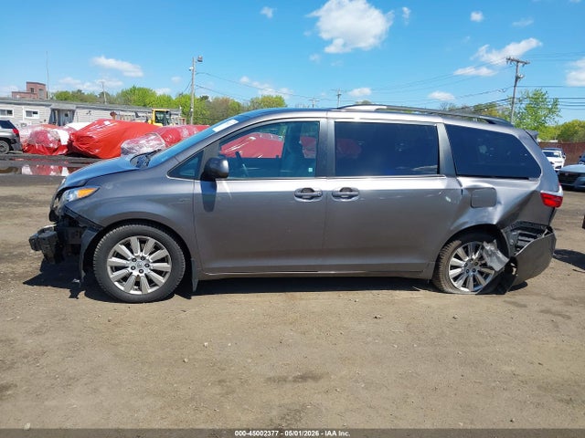 Toyota Sienna Le 7 Passenger
