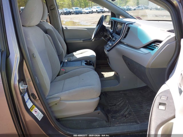 Toyota Sienna Le 7 Passenger