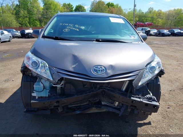 Toyota Sienna Le 7 Passenger