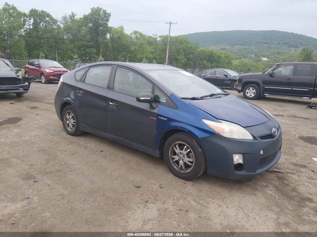 Salvage Toyota Prius Image