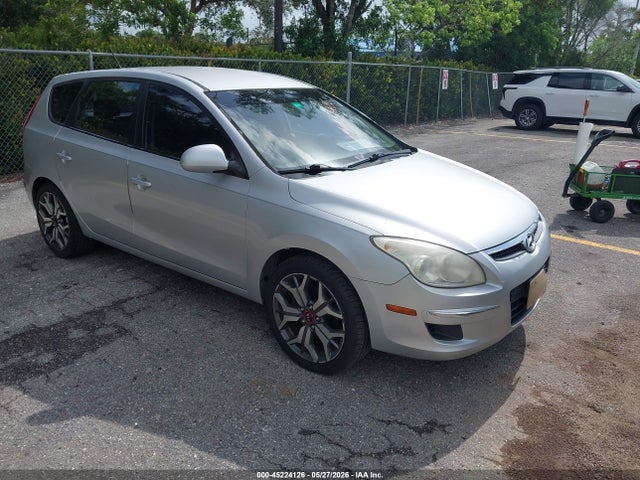 Salvage Hyundai ELANTRA Image