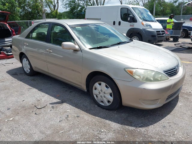 Salvage Toyota Camry Image