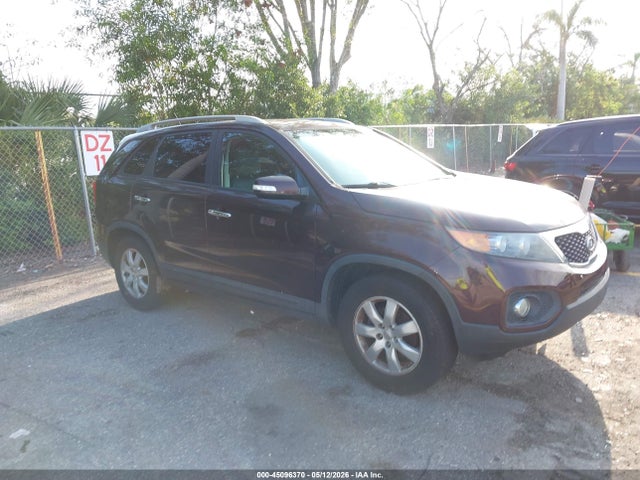 Salvage Kia Sorento Image