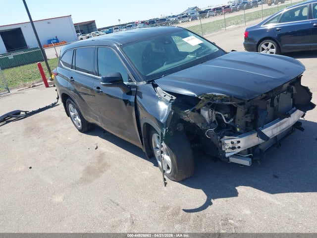 Salvage Toyota Highlander Image