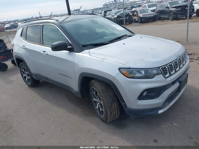 Salvage Jeep Compass Image