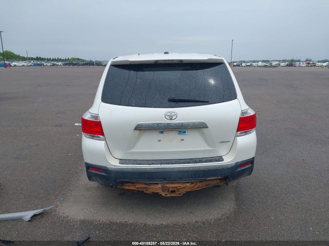 Toyota Highlander Base V6