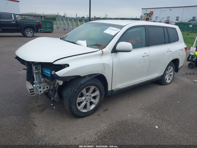 Toyota Highlander Base V6