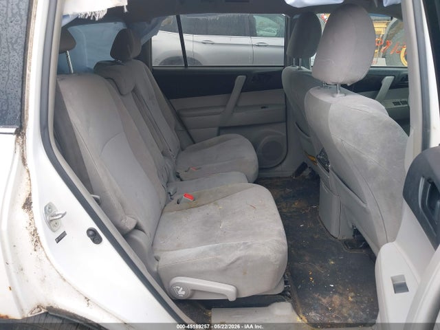 Toyota Highlander Base V6