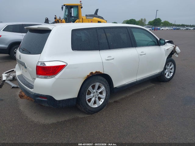 Toyota Highlander Base V6