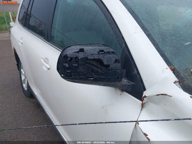 Toyota Highlander Base V6