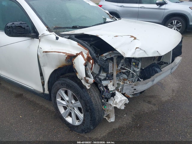 Toyota Highlander Base V6