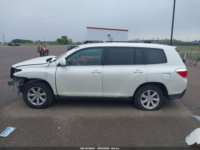 Toyota Highlander Base V6