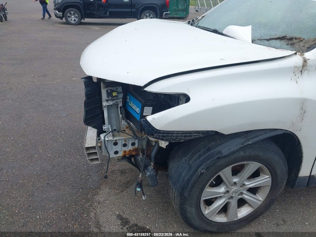 Toyota Highlander Base V6