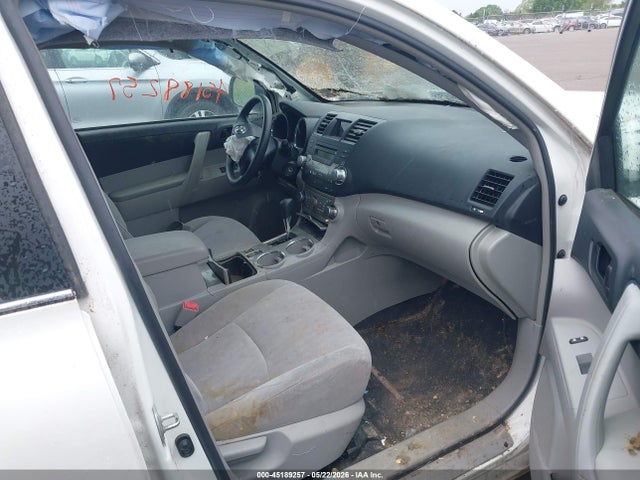 Toyota Highlander Base V6
