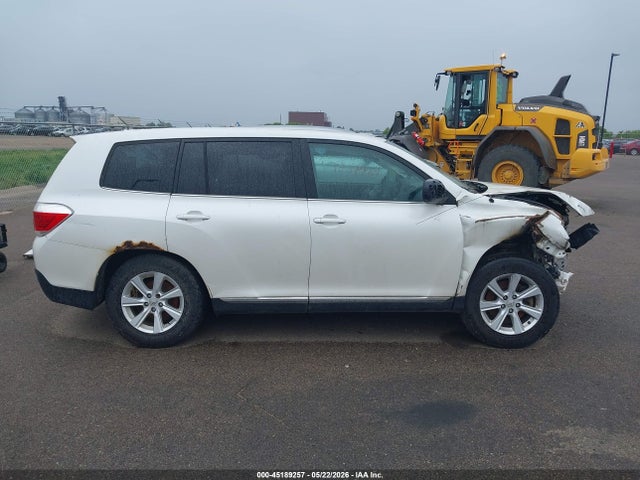Toyota Highlander Base V6