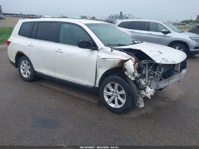 Salvage Toyota Highlander Image