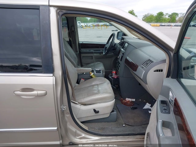 Chrysler Town & Country Touring
