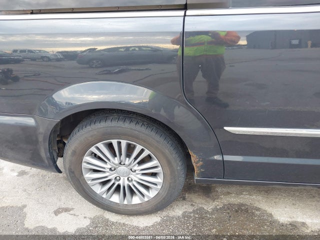 Chrysler Town & Country Touring-l