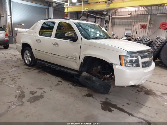Salvage Chevrolet Avalanche Image